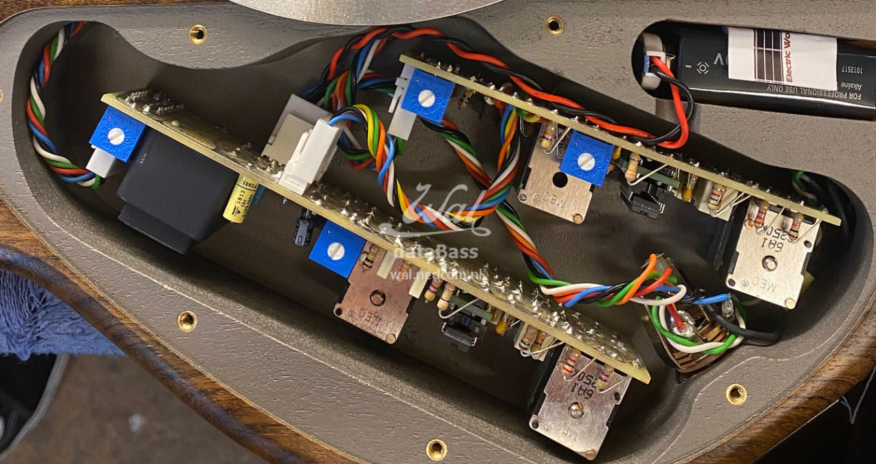 W221017.electronics.jpg