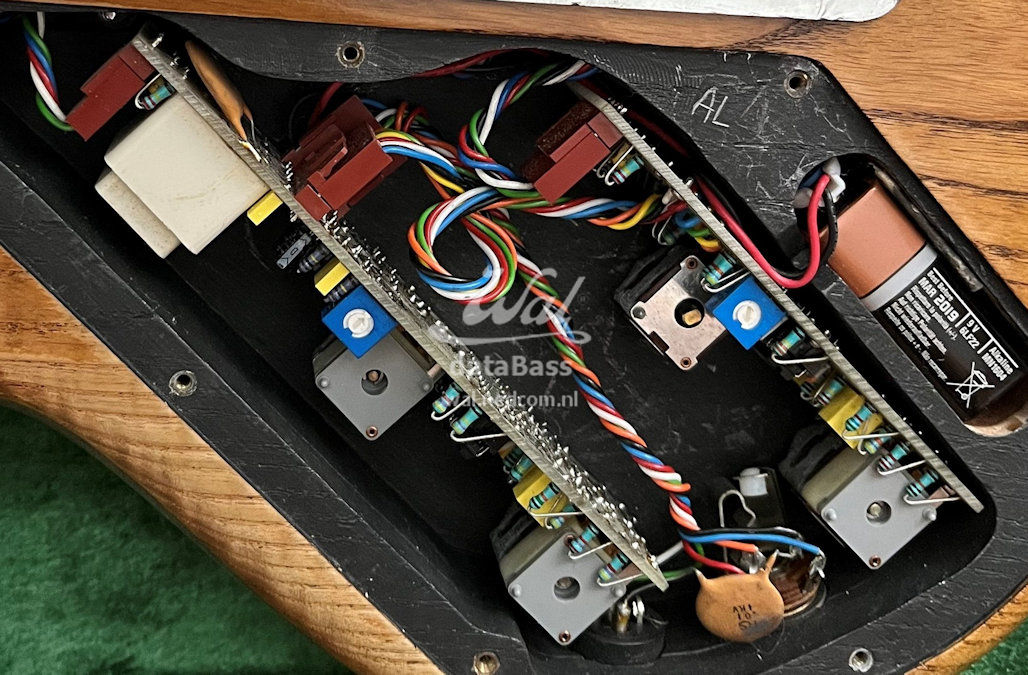 W2556.electronics.jpg