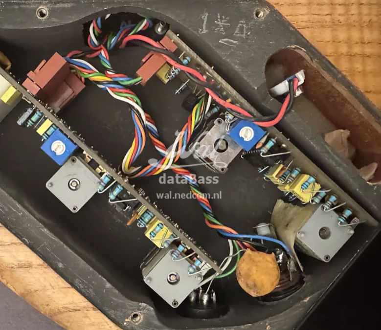 W2725.electronics.jpg