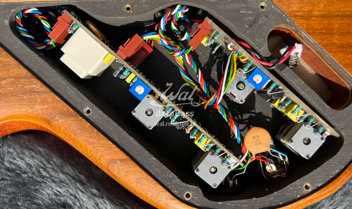 W2759.electronics.jpg