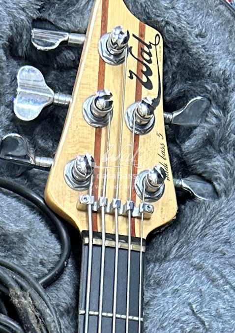 W3581.headstock-front.jpg