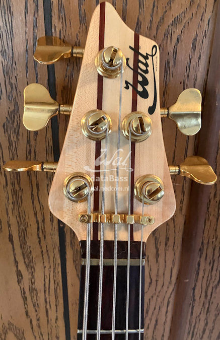 W3943.headstock-front.jpg