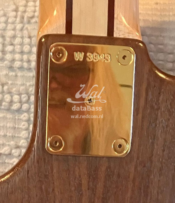 W3943.neckplate.jpg