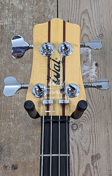 W2439.headstock-front.jpg W2439.headstock-front.jpg