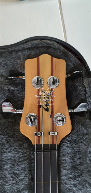 W2576.headstock-front.jpg