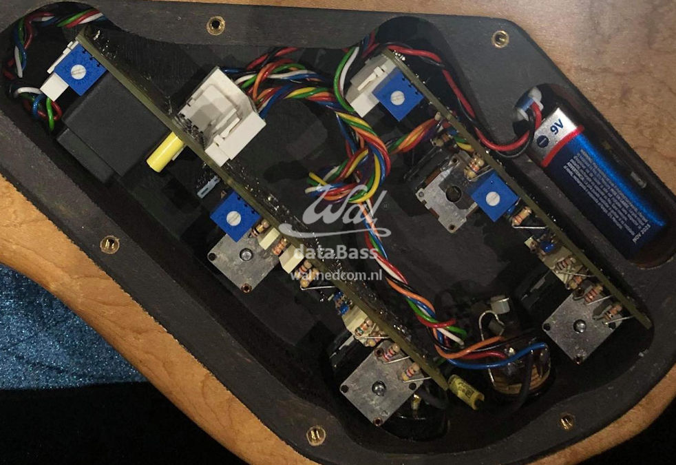 W4085.electronics.jpg